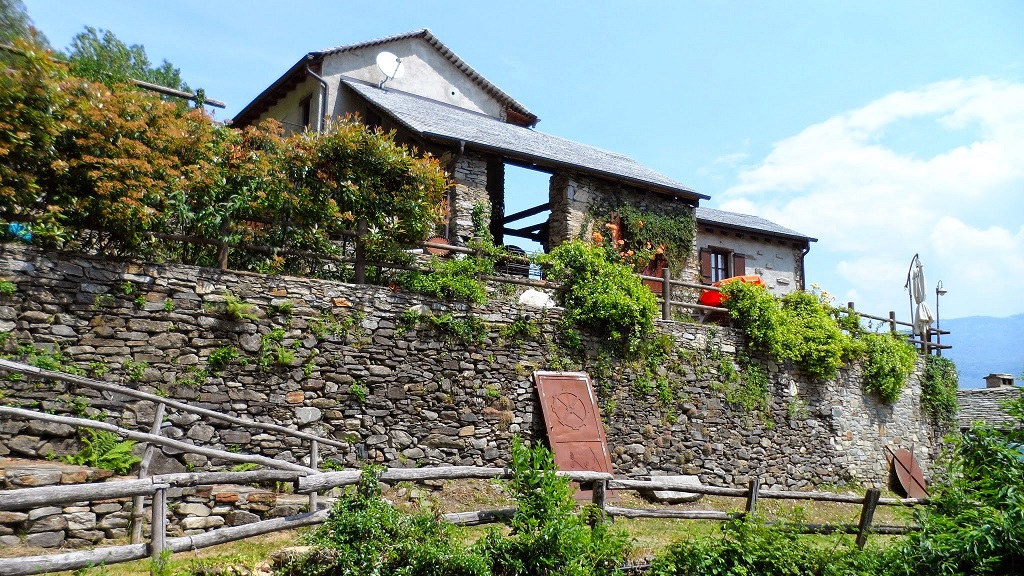 Maison perchée sur les hauteurs